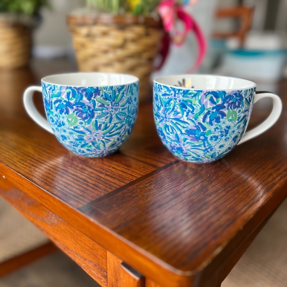 Lilly Pulitzer Ceramic Mugs - set of 2 - Picture 1 of 8